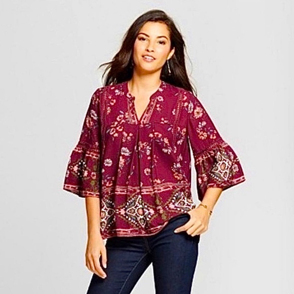 🍩Floral bell sleeve blouse maroon size medium - Picture 10 of 10